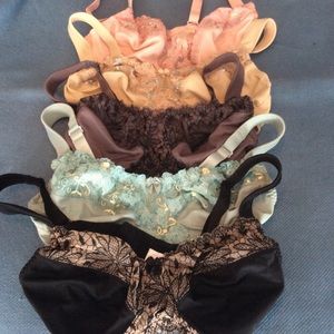 *3 for $25* Lot of five wireless bras in 34DDD